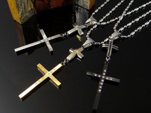 Halskette mit kreuz anhänger - kreuz,