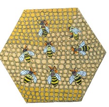 Bienen auf Wabe. Posca Stifte