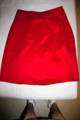 Roter abendrock aus satin - roter,