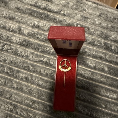 Mercedes anstecknadel 835 - mercedes,