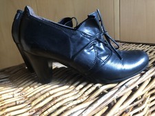 Extravagante Roby & Pier Pumps schwarz Gr 40 edles Leder