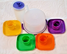 KINDER : Tupperware= Die