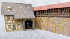 1:87 H0 Mittelalter Altstadt Mittelalterliche Mauer Mit Bauernhaus Oldtimer