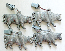 Tischdeckenhalter aus Kühen, Gußeisen vernickelt der 30er Jahre, je 60 x 40 mm