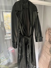 Kunstledermantel in schwarz