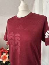 Adidas DZ7345 Men‘s Daily Press Freelift T-Shirt Herren Shirt in Bordeaux Gr. S