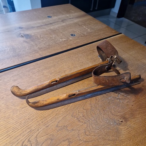 Alte schlittschuhe holz eiche - holz,