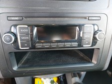 Radio VW Golf 6 Caddy Touran Autoradio CD Player MP3 Ablagefach 5K0035156A + Zub