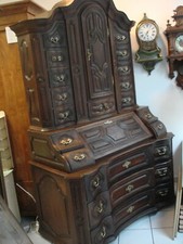 imposanter Sekretär