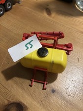 Siku 1955 Spengeinrichtung Spritze, Gelb Rot, 1:32, Farmer-Serie