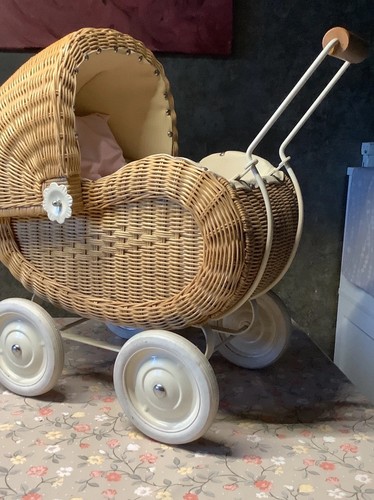 Vintage puppenwagen rattan - puppenwagen,