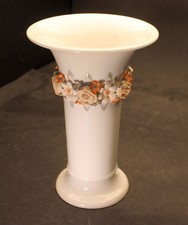 Ältere Porzellan Vase Trichtervase mit Blumenkranz KPM Berlin