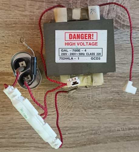 Hochspannungstransformator