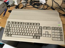 Commodore Amiga 500 Computer mit Maus und Netzteil