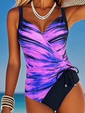 Figurbetonter Badeanzug mit