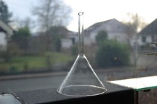 Glastrichter, auffallend groß, unbenutzt