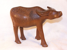 Alte Kunststoff-Figur - Wasserbüffel -, H. 13 cm, L. 17 cm, 60/70er Jahre