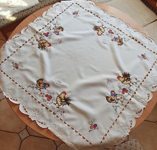 Oster Deckchen Deko  Beige  bestickt Neu 86 cm im Quadrat