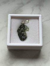 Natürlicher Moldavit Rohstein