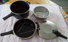 2 Schnellkochtöpfe mit Einsätzen und 1 Deckel - Beka