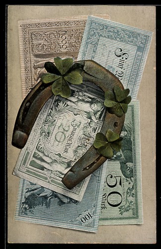 Reichsmarkscheine und ein mit