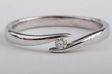 Feiner Spannring mit Diamant