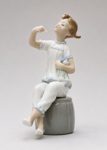 Lladro 1083 girl - lladro, with