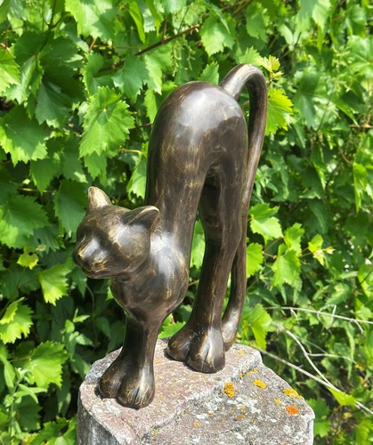 Bronzefigur katze macht buckel - bronzefigur,