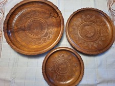 Alte geschnitzte Holzteller,  Wandteller aus Nussbaum, Bosnien u. Herzegowina 