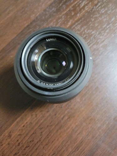 Panasonic lumix 25mm f1 - g, f1.7