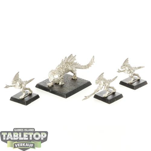 Lizardmen salamander hunting - -,