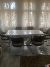 Estisch • Geschlossen: 160 x 90 cm• Ausgezogen: 200 x 90 cm