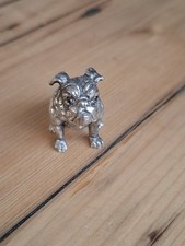Britische Bulldogge kein echtes Silber 