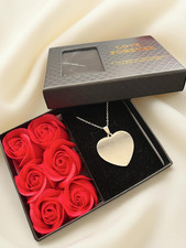 Geschenkbox mit Rosen für