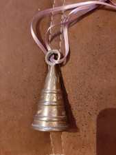 Handglocke mit Verzierungen aus Metall
