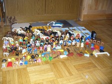 Playmobil ca 2 KG  50 Figuren