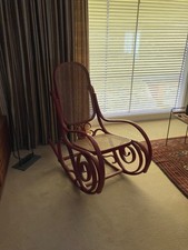 Klassiker - Schaukelstuhl in klassischem rot