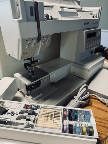 Pfaff 1472 sewin machine - machine,