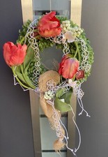 Türkranz mit Papageitulpen