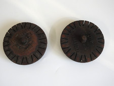 2x alter Eisen Brennerdeckel