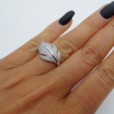 Schöne Rund Diamant Feder