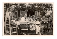 Altes Foto Familienrunde im