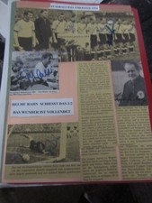 Hands. Zeitungsauschnitte mit