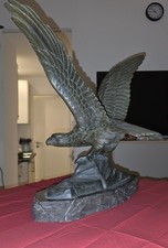 Große Adler Skulptur signiert