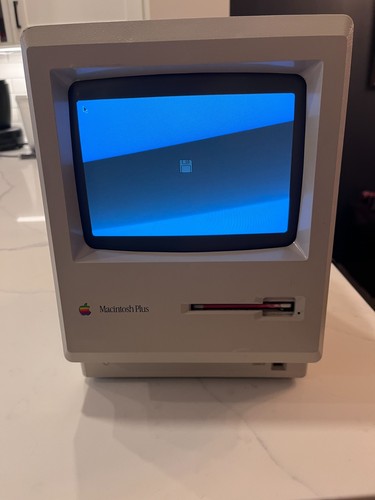 Vintage apple macintosh - apple, plus