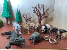 Includes a set of 9 Schleich