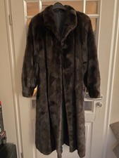 Langer Pelzmantel Echter