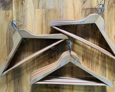 12 x Holzbügel Kleideranzüge