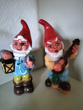 Alte Gartenzwerge mit Laterne bzw. Gitarre ca. 15 cm - gemarkt P 1947 /  P 1944