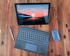 Surface Pro 7 I5 128GB Komplettpaket mit Stift, Maus, Tastatur, Netzteil, Hülle